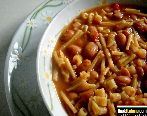 Neapolitan style pasta with beans