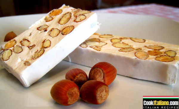 Nougat with honey and almonds
