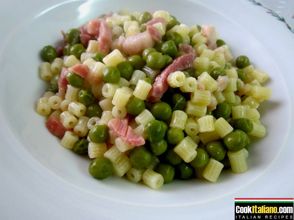 Pasta with green peas