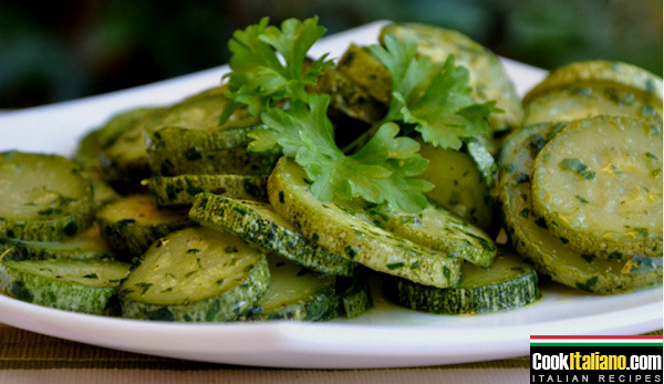 Zucchini with laurel